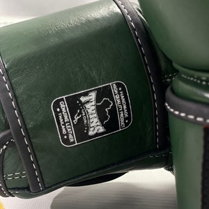 Guantes de Boxeo Muay Thai Verde Oscuro Twins, Más Vendidos, para Venta al por Mayor, OEM, Profesionales, para Sparring, con Correa Ajustable, Artes Marciales - Product Image 2
