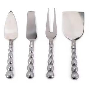 Elegante Juego de Cuchillos para Queso con Mango de Nácar y Diseño Dorado, Ideal para Servir Queso en Reuniones - Product Image 2