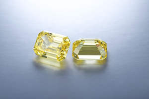 Diamantes amarillos de corte esmeralda cultivados en laboratorio de 4,0 CT, sueltos certificados por IGI con certificado - Product Image 4