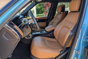 Range Rover Autobiography Fifty P525 2021, Bajo Kilometraje, Caja de Cambios Automática, Volante a la Izquierda, Neumáticos R20, Estado Oscuro - Product Image 2