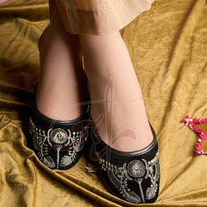 Chaussures d'extérieur pour femmes de qualité supérieure et durables, semelle extérieure en cuir antidérapante, dessus en daim et velours, toutes saisons, décontractées - Product Image 2