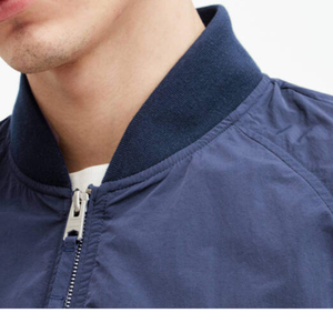 Chaqueta de bombardero de invierno de alta calidad a prueba de viento transpirable con estampado bordado colorido cremallera Cuello de piel logotipo frontal - Product Image 2