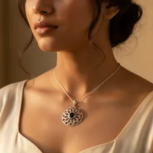 Pendentif en argent 925 Art Déco avec pierre précieuse verte pour femmes, bijoux religieux faits à la main avec placage rhodium, cadeau - Product Image 3