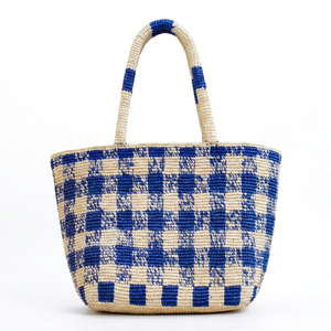 Bolso de Compras de Rafia Tejida con Diseño Geométrico Azul y Beige de ANA Madagascar, con Asa de Cuerda, Tamaño Mediano, para Uso Diario - Product Image 1