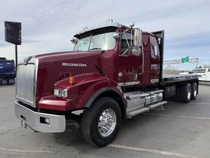 Camion plateau à double essieu de 20 pieds, 4900, 2020, avec 500 CV, boîte de vitesses automatique Allison RDS à 6 vitesses, fiable pour les transportations lourdes - Product Image 4