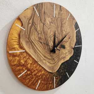 Fournisseur en gros Horloge murale en bois et résine Décoration intérieure Horloge murale en bois et époxy de style moderne Prix bon marché - Product Image 3