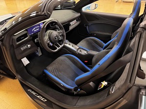 Maserati MC20 Cielo Turbo Coupé 2023, intérieur cuir foncé, boîte automatique, propulsion arrière, certifié, propre et peu utilisé - Product Image 3