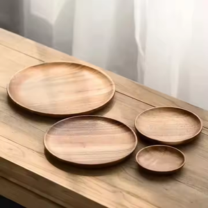 Assiettes en bois sculptées uniques écologiques Plat en bois lisse avec caractéristique terreuse par l'artisanat en croissant - Product Image 1