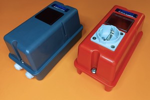 Caja de perfil alto PS-14H14 con ventana transparente, dedicada para contadores eléctricos y dispositivos de medición, y toma de corriente SCHUKO. - Product Image 3
