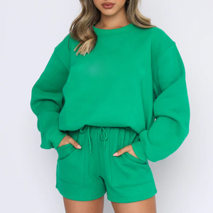 Ensemble short 2 pièces personnalisé ensemble short et sweat à capuche et col rond surdimensionné en coton pour femmes ensembles de survêtements et shorts pour femmes - Product Image 1