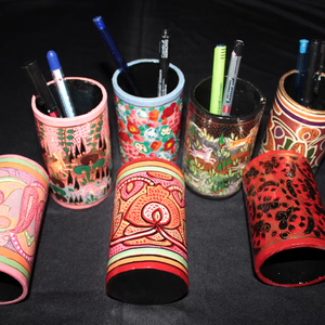 ที่ใส่ปากกามาเช่กระดาษสัมผัสศิลปะสำหรับโต๊ะทำงานของคุณ - Product Image 1