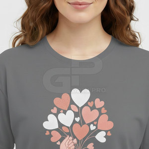Camiseta del Día de la Madre con diseño personalizado elegante y un estilo casual y relajado. - Product Image 6