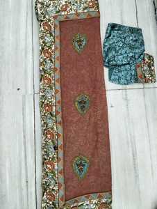 Sari indien classique et magnifique en tissu de mousseline, motif floral, broderie complexe, bordure en dentelle, antistatique, léger, tissé - Product Image 2