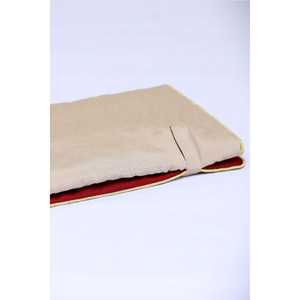 Tapis de prière en grenat scintillant avec mousse, durable et confortable pour la prière - Product Image 1