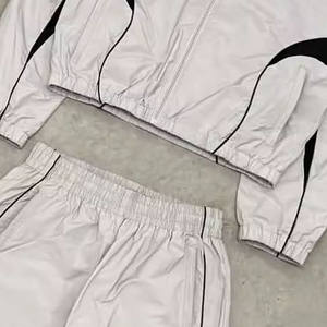 Conjunto Deportivo de Alta Calidad para Hombre, Diseño Personalizado, Ropa de Running de Nailon, Traje de Entrenamiento para Gimnasio, Ropa Deportiva Urbana con Pantalones - Product Image 3