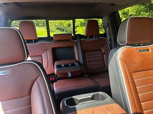 2025 G M C Sierra 2500HD Denali 4x4 Turbodiesel V8, Downpour Metallic, sistema de audio de puerta trasera de KICKER, sin modificar - Product Image 5