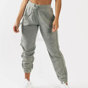 Joggers modernes et confortables délavés à l'acide pour femmes conçus avec un tissu doux de coupe régulière pour vous garder élégant - Product Image 5