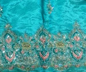 Costumes de fête en soie brodés à la main non cousus de créateur moderne pour femmes Style indien tendance pour les fêtes traditionnelles - Product Image 3