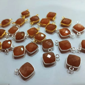 Natural Peach Moonstone Cojín Forma 10mm Briolette conector Bisel Encantos - Product Image 1