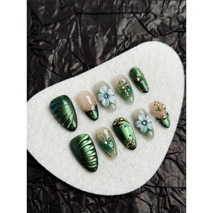 Green Serendipity Press-On Nail Art Écologique et élégant - Product Image 4