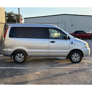 Caractéristiques de sécurité avancées T-oyota LiteAce Noah Automatic MPV d'occasion, extérieur élégant et intérieur confortable - Product Image 3