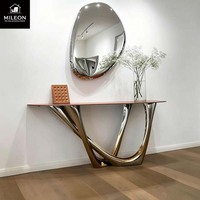 Table console en acier inoxydable à dégradé torsadé, plateau en marbre rose, table de décoration moderne de luxe pour l'entrée