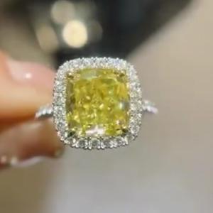 Anillo de Compromiso con Halo de Diamantes Amarillos de Laboratorio de 5.00 Quilates con Certificación IGI, Anillo de Compromiso con Diamante Amarillo Central de 4 Quilates con Corte Cojín para Mujer - Product Image 1
