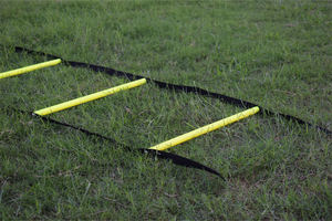 Escalera tubular de agilidad amarilla de 18 pulgadas de ancho para entrenamiento de fútbol hecha de correas de nailon duraderas y peldaños redondos de PP - Product Image 4