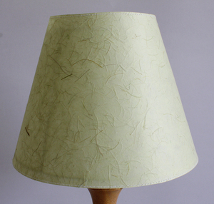 La fibra Lokta 100% y su papel tienen una antigua historia budista del Himalaya y liberan una luz espectacular alrededor de la lámpara de madera - Product Image 2