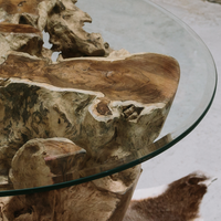 Table basse moderne Larry en racine de teck avec plateau en verre, finition bois naturel, hauteur réglable, écologique, pour usage intérieur et extérieur, salon