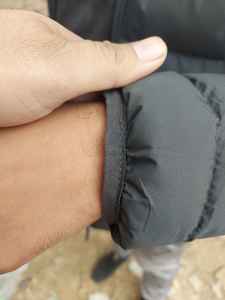 OEM personalizado ligero de los hombres acolchados burbuja chaqueta acolchada abrigo de invierno cálido con bolsillo abrigos personalizables - Product Image 4