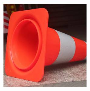 กรวยจราจรทำจากพีวีซีขนาด45ซม. พร้อมฐานสีดำทนทาน450มม. ผลิตภัณฑ์เตือนภัยจราจร - Product Image 6