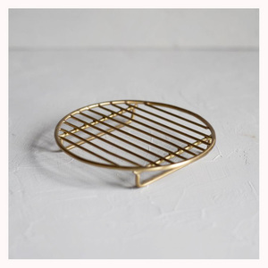 Salvamanteles de metal multiusos sofisticado con tapa segura perfecto para cocinar, servir y exhibir la decoración del hogar - Product Image 5