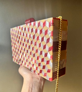 Sac pochette de soirée en résine de mosaïque géométrique multicolore de luxe avec sangle de chaîne pour les fêtes mariages technique de coulée de résine - Product Image 2