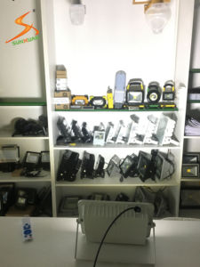 Chất lượng cao IP65 không thấm nước SMD ống kính Chip đèn pha 100W-500W năng lượng mặt trời dẫn ánh sáng đường phố cho vườn tách biệt IP65 không thấm nước - Product Image 3