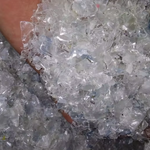 Flocons de bouteilles en PET lavées à chaud de haute qualité disponibles - Product Image 1