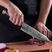Couteau de Chef en Acier Damas Japonais Personnalisé de Qualité Supérieure, Manche en Bois, Compatible Lave-Vaisselle, Ambidextre, Design Moderne