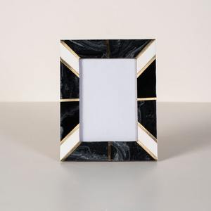 Cadre photo en résine blanche naturelle fait à la main avec un design marocain élégant Produit de style marocain élégant - Product Image 6