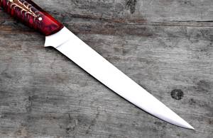 Couteau de chef à filet fait main avec manche en pomme de pin en résine rouge lame en acier inoxydable couteau à filet de cuisine - Product Image 2