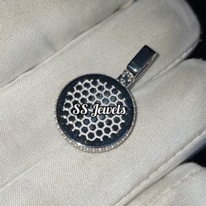 Colgante de Plata de Ley y Oro con Letra de Diamante Cultivado en Laboratorio VVS, Corte Brillante, Gema Azul, Estilo Hip Hop, Delicado, Unisex - Product Image 5