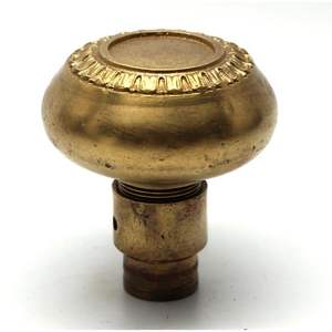 Perillas de latón hechas a mano para armarios de cocina que ofrecen un aspecto artesanal refinado, adecuado para un estilo contemporáneo o moderno. - Product Image 3