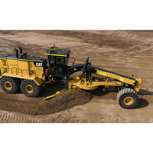 Niveleuse d'occasion avec pompe moteur et PLC – Durable, testée sur le terrain pour les applications de nivellement en travaux routiers et d'aménagement paysager - Product Image 3