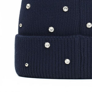 Bonnets en tricot jacquard de haute qualité, style 2025, confortables, chauds pour l'hiver, avec strass, en vente - Product Image 4