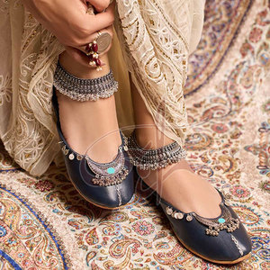 Pakistan Made Cheap Price High Quality Faux Leather Khussa Anti-Slippery Feature Customizable OEM Services New Fashion <b>Design</b> - Product Image 2