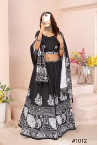 NOUVELLE COLLECTION MODERNE DE LEHENGA CHOLI AVEC GHAGHRA DUPATTA À IMPRESSION NUMÉRIQUE EN COTON RAYON LÉGER - Product Image 5
