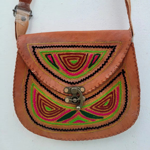 Sling Bag de cuero hecho a mano de nueva generación étnica hecha a mano, forro de algodón de moda de alta calidad, estilo bordado de moda - Product Image 1