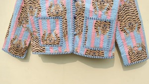 Chaqueta Acolchada de Algodón Indio Hecha a Mano con Estampado de Bloques, Estilo Boho, para Mujer, Reversible, Manga Larga, Dos Bolsillos Delanteros, Estampado de Tigre - Product Image 3