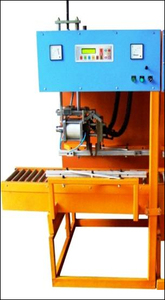 Motor de máquina de soldadura entre particiones de batería automática de alta precisión para baterías industriales automotrices de batería de plomo ácido - Product Image 2