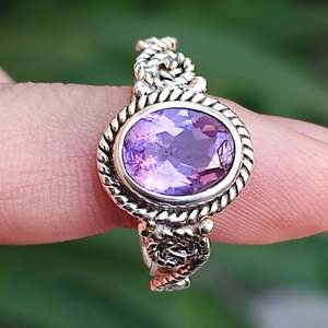 Anillo de Plata de Ley 925 con Amatista Natural, Corte Ovalado, Engaste en Bisel, Hecho a Mano para Mujer, Tallas 4 a 13 US, Uso Diario - Product Image 6