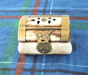 Caja de almacenamiento de ágata pulida personalizada más vendida caja de joyería de diseño de hueso Natural indio proveedor OEM artesanías naturales de animales - Product Image 1